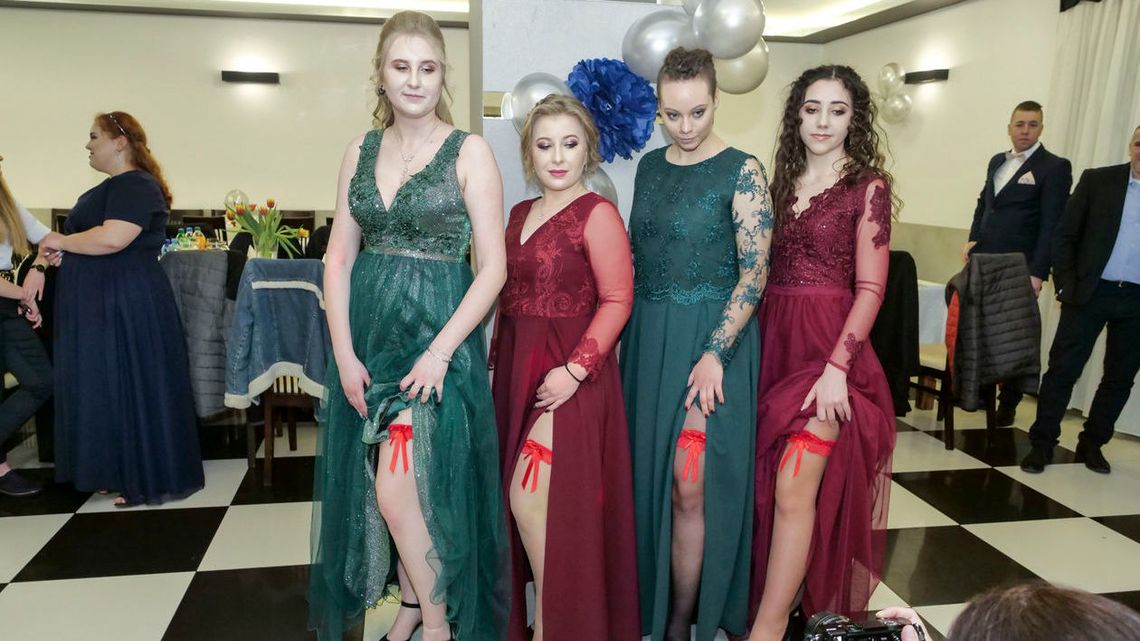 Studniówki 2020. Maturzyści z XXVII LO w Lublinie bawili się w Domu Królewskim [zdjecia]