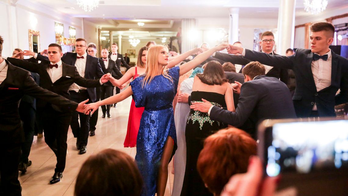 Studniówki 2020. Zabawa uczniów XXIX Liceum Ogólnokształcącego im. cc. mjra Hieronima Dekutowskiego w Lublinie [zdjęcia]