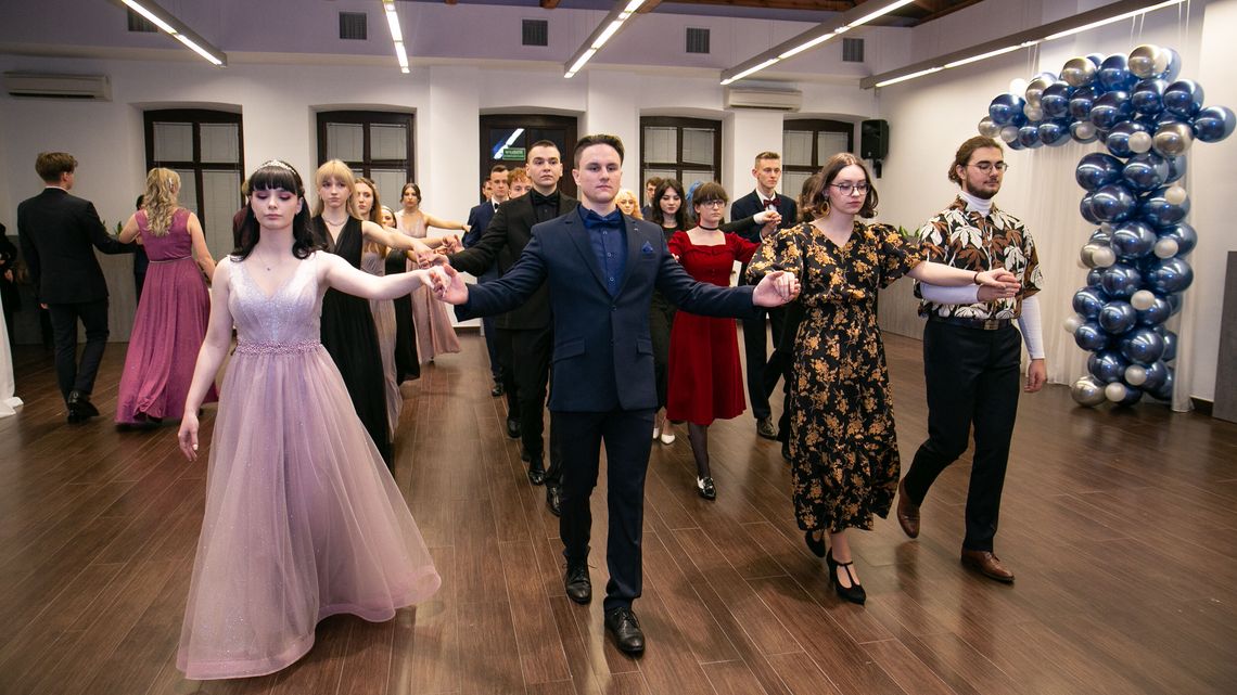 Studniówki 2022. Bal maturalny Liceum Plastycznego w Zamościu [zdjęcia]