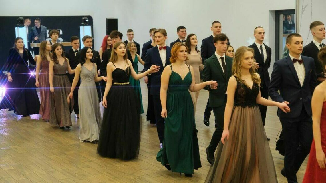 Studniówki 2022. Zabawa uczniów XXX Liceum Ogólnokształcącego w Lublinie [zdjęcia]