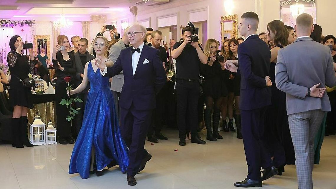 Studniówki 2024. Tak bawili się uczniowie XIV LO w Lublinie. Bal na 102!