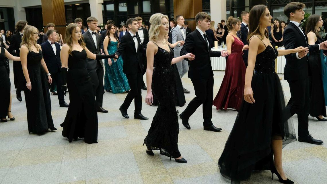 Studniówki 2024. Tak się bawi V LO w Lublinie. Bal od wieczora do białego rana