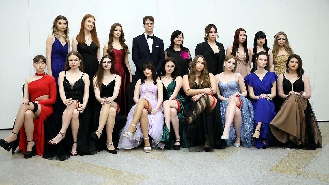 Studniówki 2024: Uczniowie Vettera bawili się do białego rana