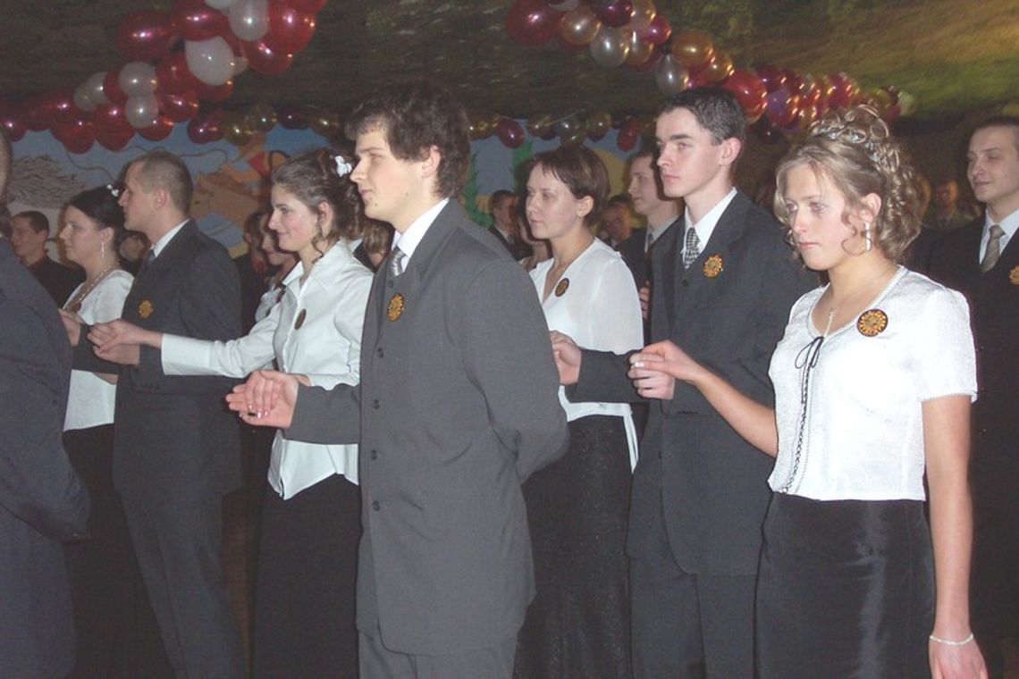 Studniówkowy bal na 80 par w westernowym stylu