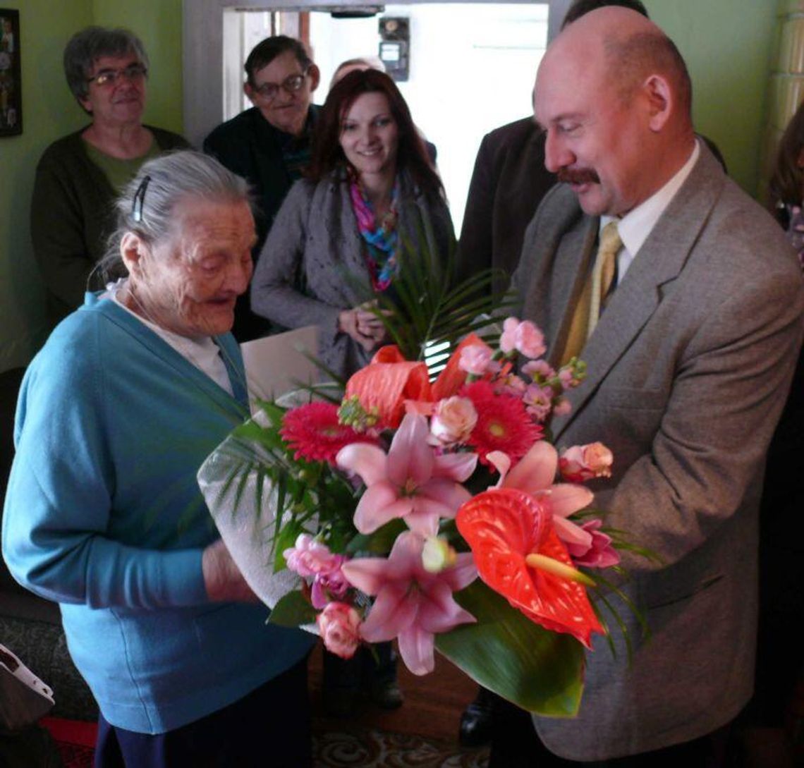 Stulatka z Dorohuska: Czytam bez okularów i lubię bigos
