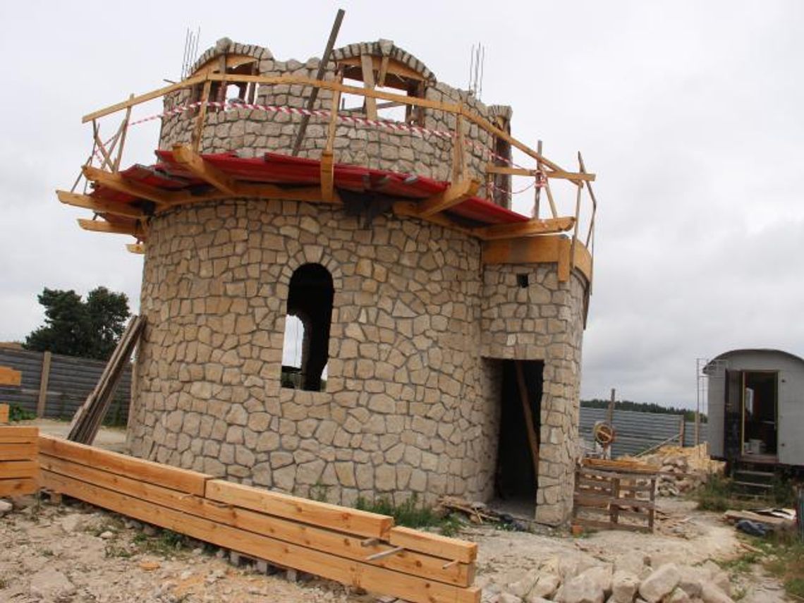 Susiec: Rośnie wieża widokowa dla turystów (zdjęcia)