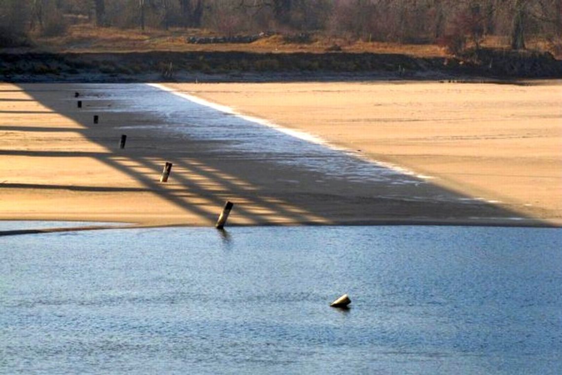 Susza w listopadzie. Coraz niższy stan wód w rzekach (zdjęcia)