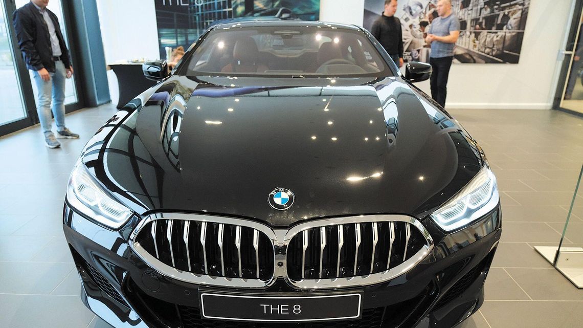 Swarovski i kilka innych gadżetów w ekstrawaganckim BMW serii 8 Coupé [wideo]