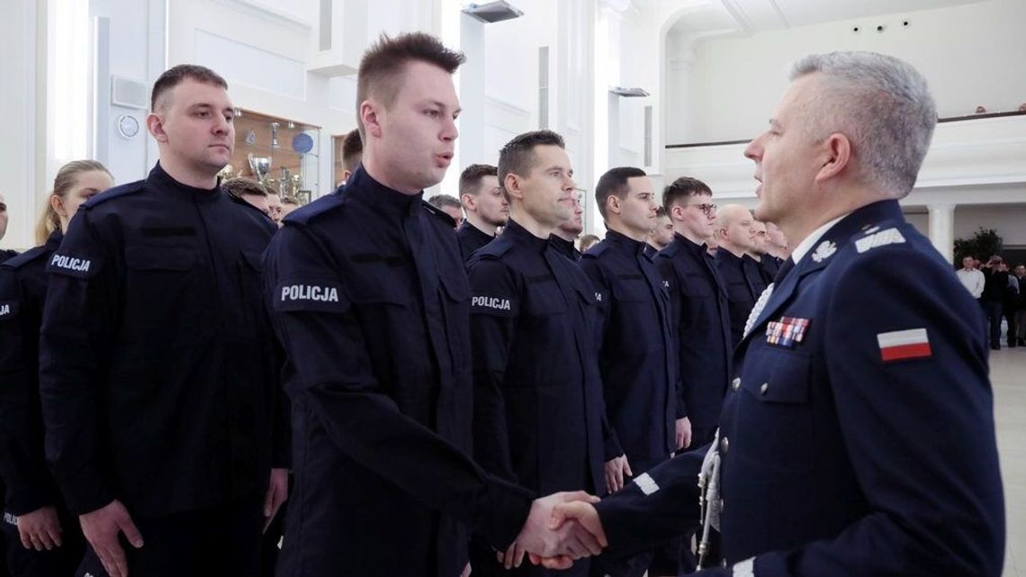 „Świadom podejmowanych obowiązków policjanta, ślubuję”. Nowi policjanci w lubelskim garnizonie. Zdjęcia