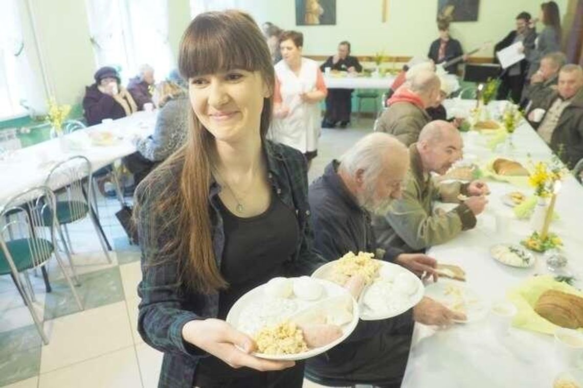 Świąteczne śniadanie u Brata Alberta. Kilkuset gości, wolontariusze i darczyńcy Świąteczne śniadanie u Brata Alberta. Kilkuset gości, wolontariusze i darczyńcy