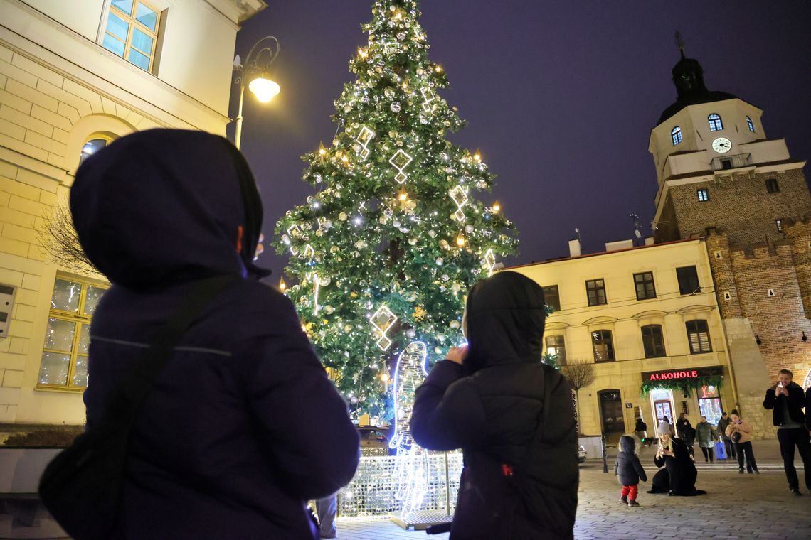Świąteczny Lublin w pełnej krasie. Choinka i iluminacje już rozświetlają miasto Świąteczny Lublin w pełnej krasie. Choinka i iluminacje już rozświetlają miasto