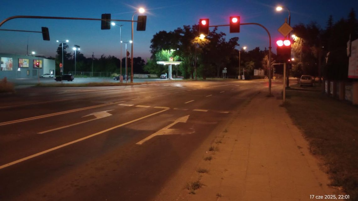 Światła świecą za długo? "Tylko spowalniają niepotrzebnie ruch"