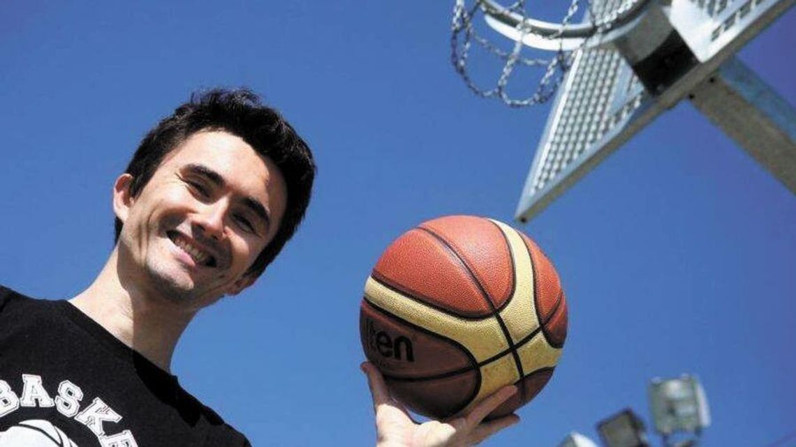 Świdniczanin gra w koszykówkę na Wyspach Alandzkich Świdniczanin gra w koszykówkę na Wyspach Alandzkich