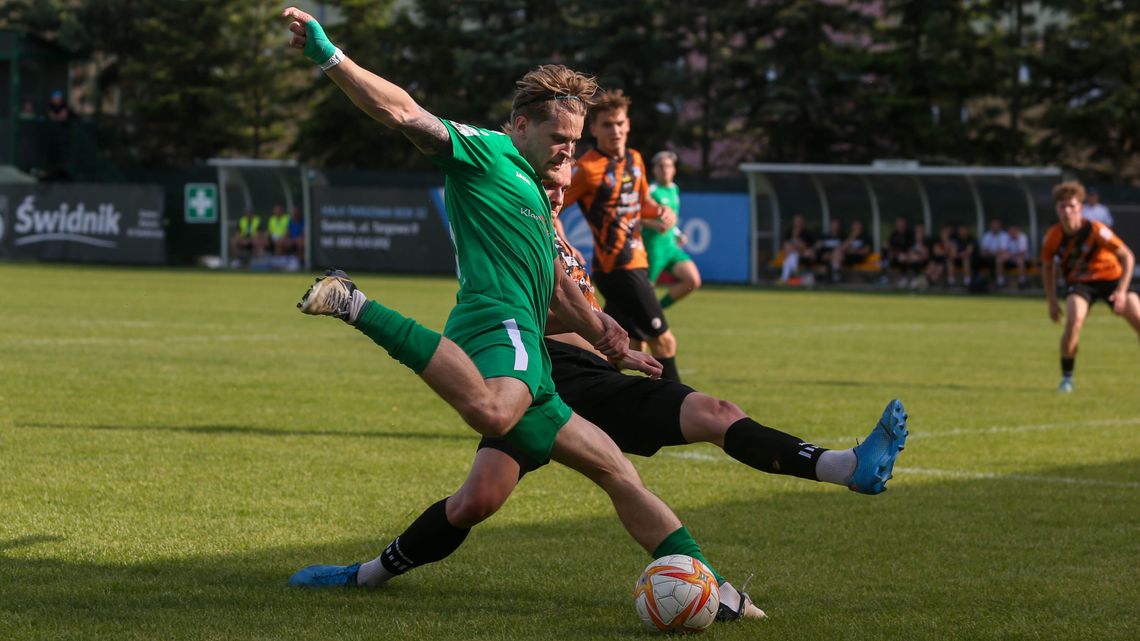 Świdniczanka mocno postraszyła KSZO Ostrowiec Świętokrzyski [zdjęcia]