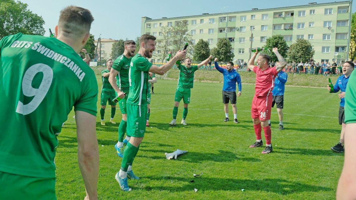 Świdniczanka Świdnik – Tomasovia Tomaszów Lubelski 1:0. Wystrzeliły korki od szampanów!