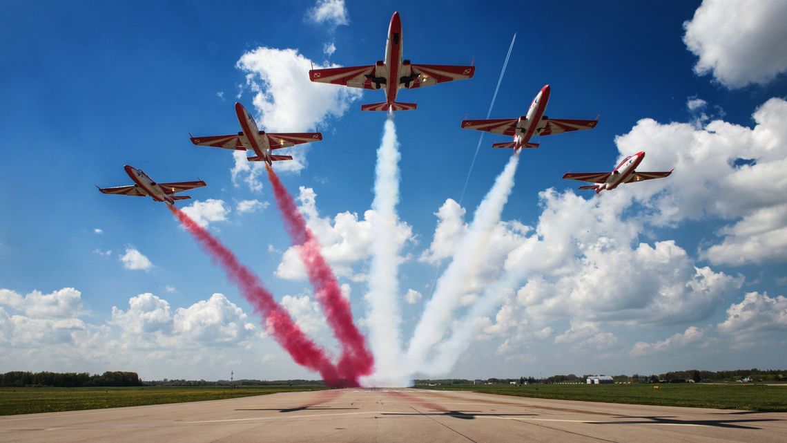 Świdnik Air Festival 2019: 64 załogi, 22 spadochroniarzy i 21 baloniarzy. Które pokazy trzeba zobaczyć?