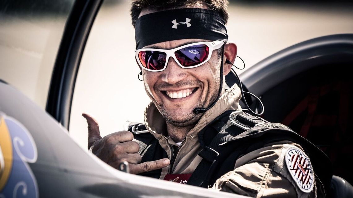 Świdnik Air Festival 2019. Rozmowa z pilotem Arturem Kielakiem Świdnik Air Festival 2019. Rozmowa z pilotem Arturem Kielakiem