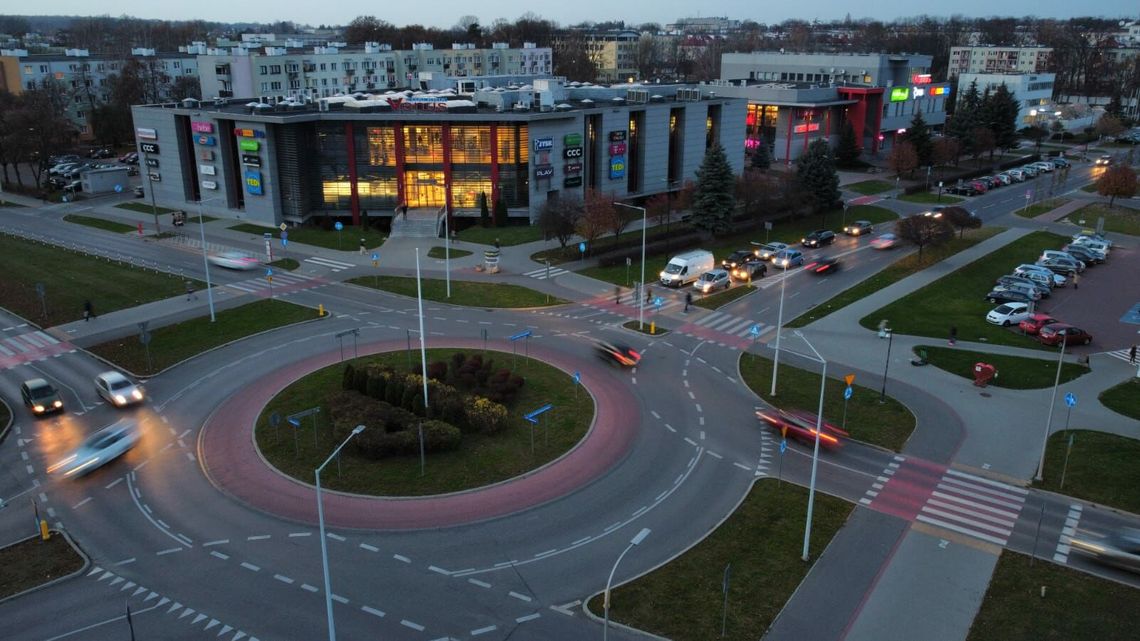 Świdnik. Maszt już jest. Flaga powieje za kilka dni