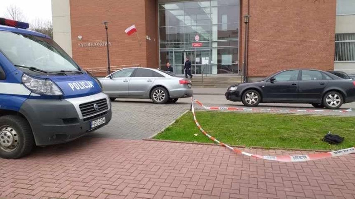 Świdnik: Mężczyzna podpalił się przed gmachem sądu Świdnik: Mężczyzna podpalił się przed gmachem sądu