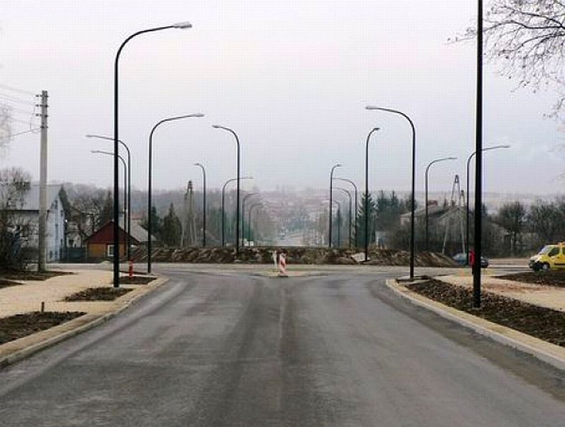 Świdnik: Nie zauważyła ronda i wjechała w nasyp