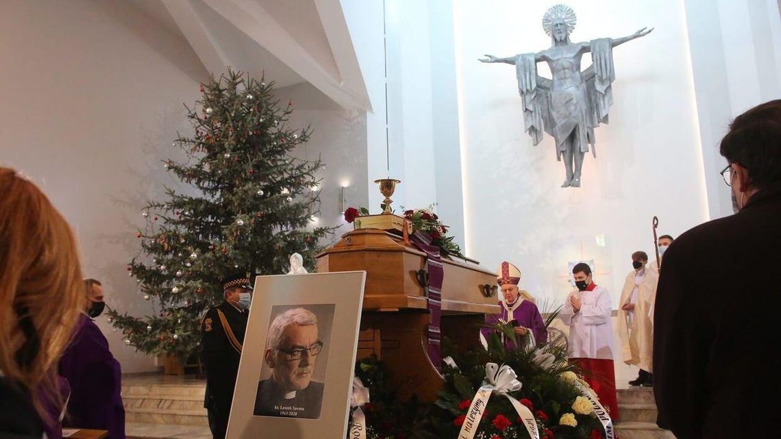 Świdnik. Pogrzeb ks. Leszka Surmy. Zmarł nagle, "bez słowa pożegnania" Świdnik. Pogrzeb ks. Leszka Surmy. Zmarł nagle, "bez słowa pożegnania"