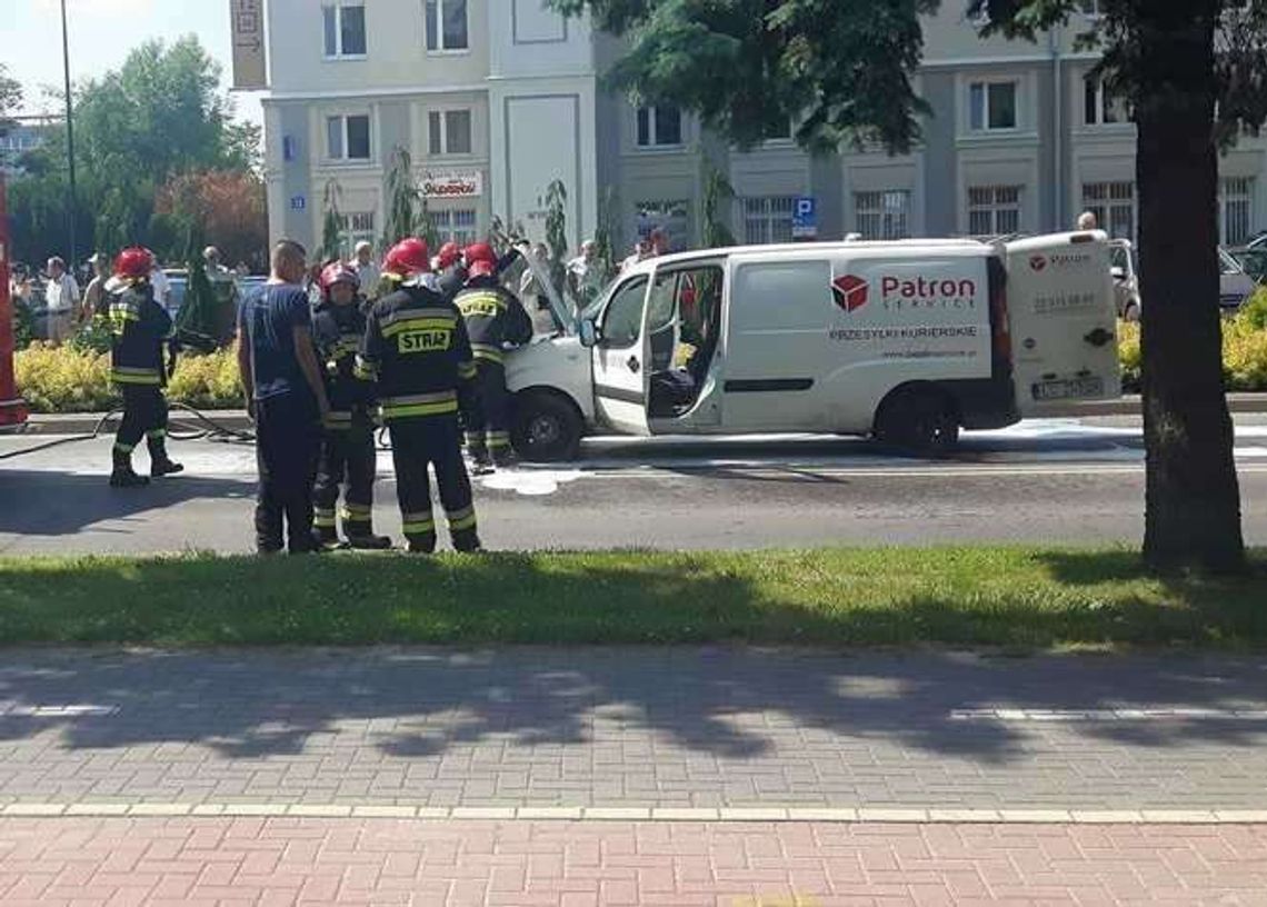 Świdnik: Pożar samochodu przy "placu Bolka i Lolka" Świdnik: Pożar samochodu przy "placu Bolka i Lolka"