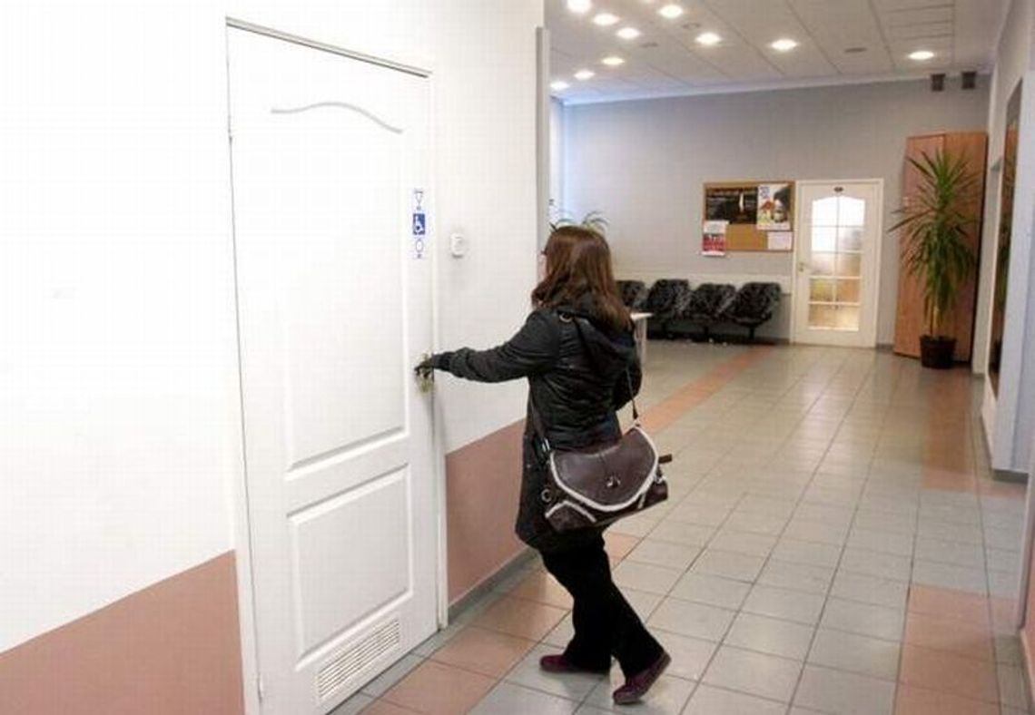 Świdnik: Urzędnicy palą w pokojach lub toaletach