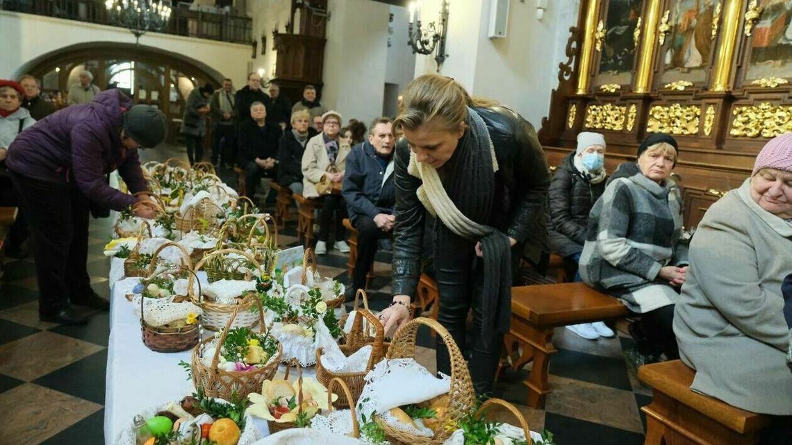 Święcenie pokarmów w lubelskich kościołach w Wielką Sobotę [zdjęcia]