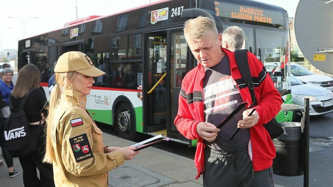 Świecisz, jesteś bezpieczny. W Lublinie rozdali 3 tys. odblasków