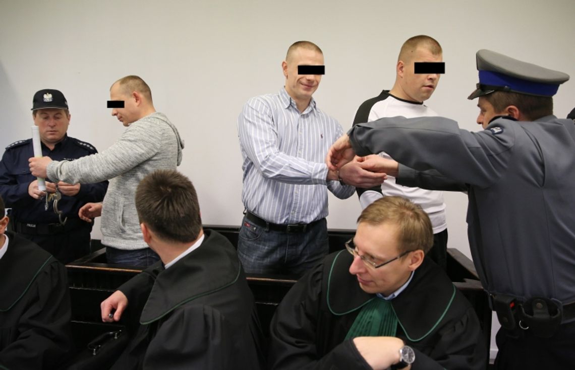 Święta nie pomogły. Oskarżeni o brutalną napaść zostają w areszcie