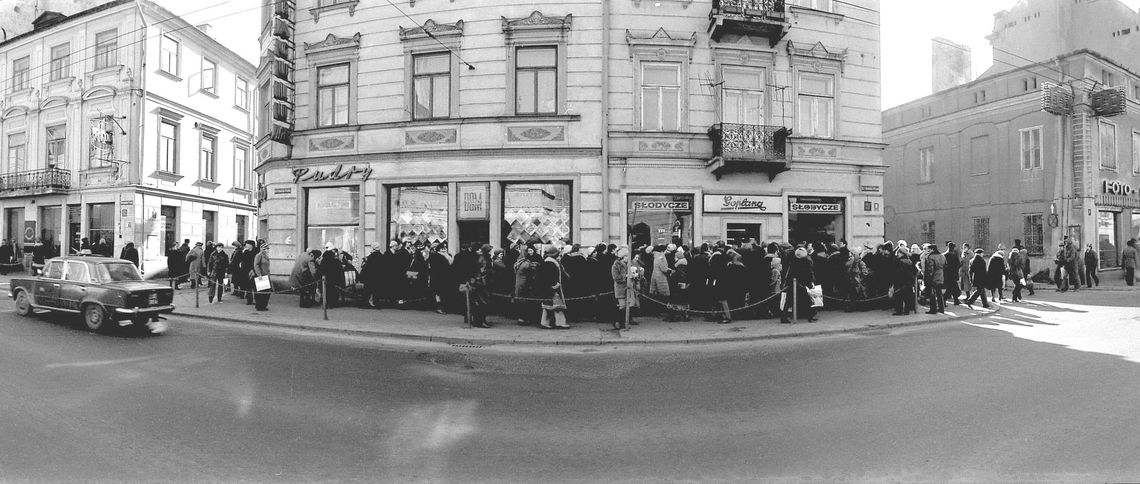 Święta w PRL. „Polowanie” na szynkę i cytryny Święta w PRL. „Polowanie” na szynkę i cytryny