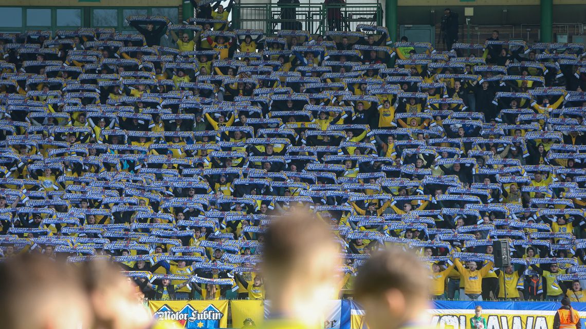 Świetna atmosfera na trybunach podczas derbów Górnik Łęczna – Motor Lublin [zdjęcia kibiców]