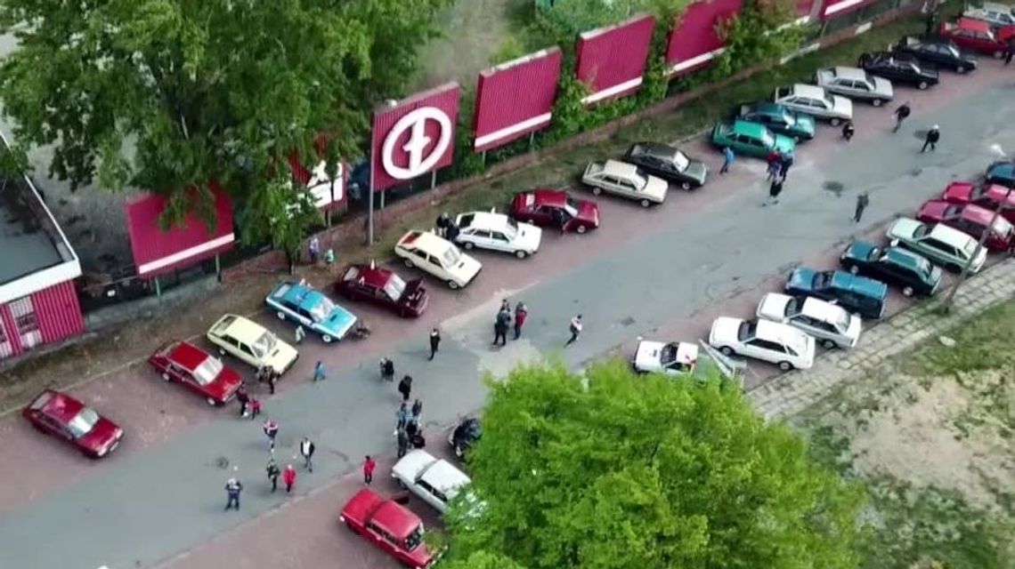 Święto kultowego polskiego auta. Pod fabrykę zjechali pasjonaci [wideo]