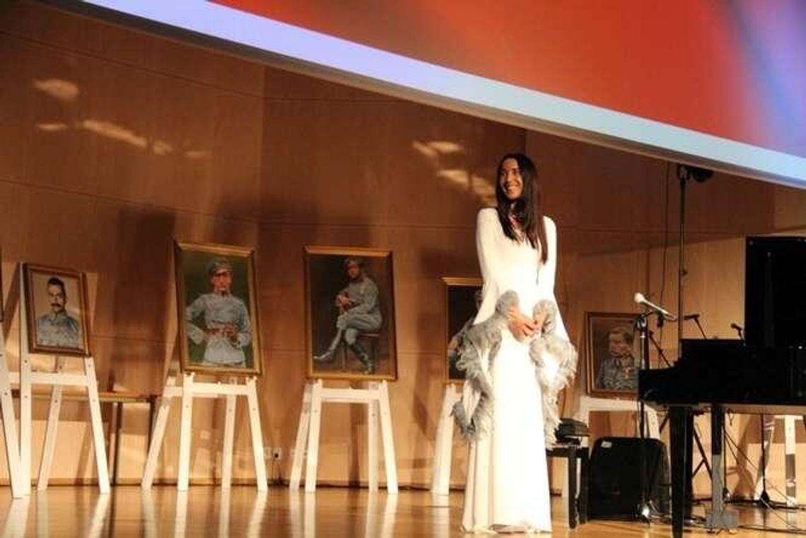 Święto Niepodległości w Białej Podlaskiej. Agata Steczkowska na scenie [zdjęcia]