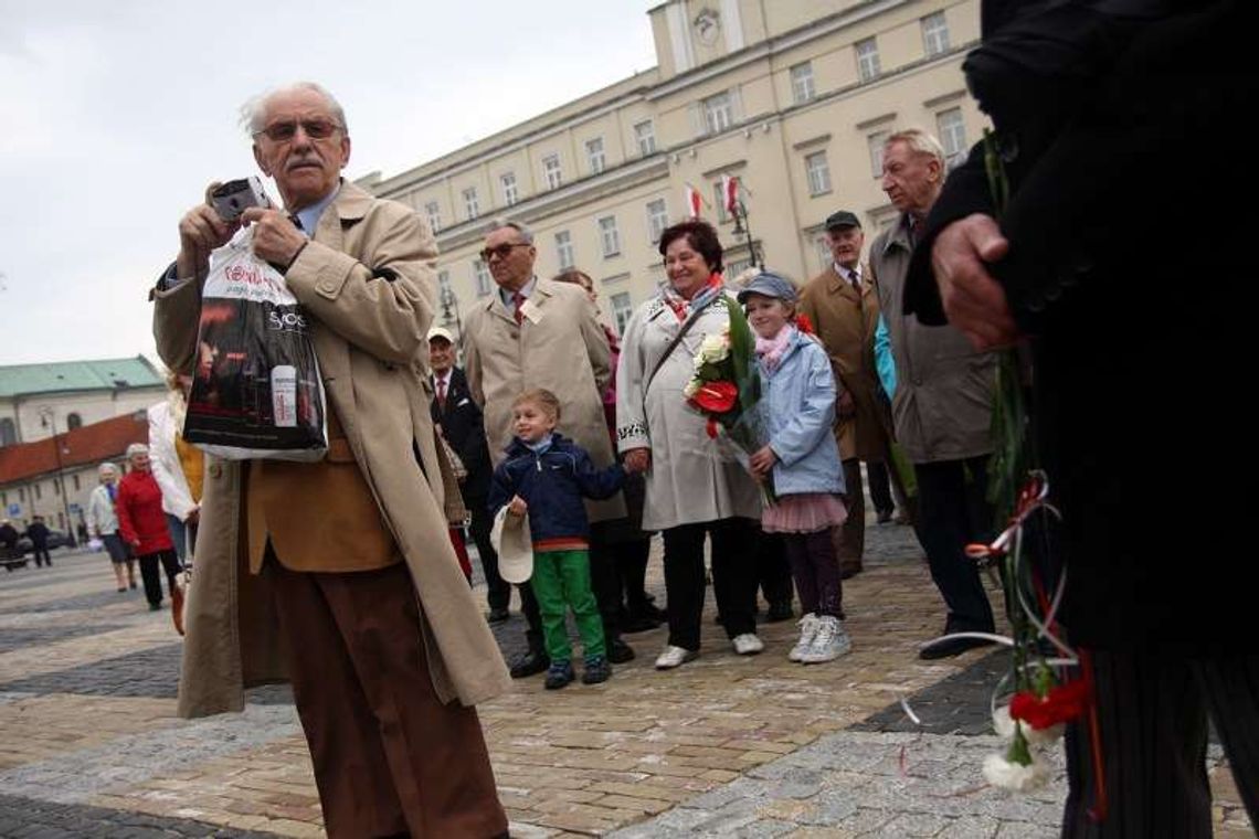 Święto Pracy w Lublinie. Sympatycy lewicy spotkali się na pl. Litewskim