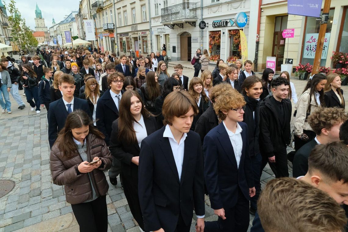 Święto szkoły i ślubowanie pierwszoklasistów w III LO im. Unii Lubelskiej w Lublinie Święto szkoły i ślubowanie pierwszoklasistów w III LO im. Unii Lubelskiej w Lublinie