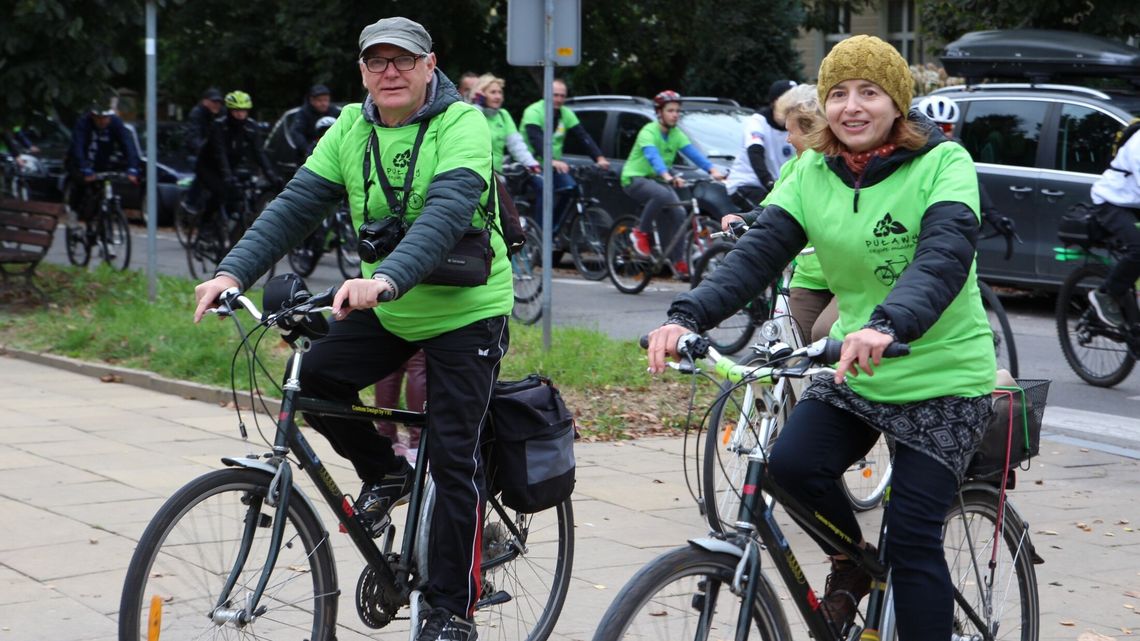Świętowali dzień bez samochodu. Upominki dla puławskich rowerzystów [zdjęcia]