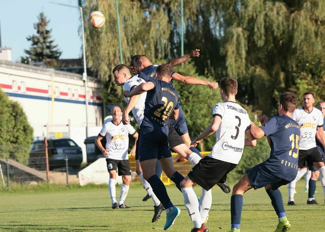 Sygnał Lublin wygrał z Czarnymi Dęblin i straszy rywali w lubelskiej okręgówce [zdjęcia]