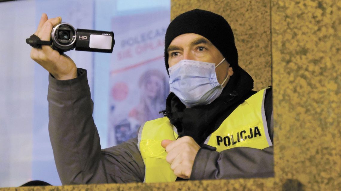 Sylwester i „godzina policyjna”. Lepiej nie chodzić piechotą, ale można wziąć taksówkę