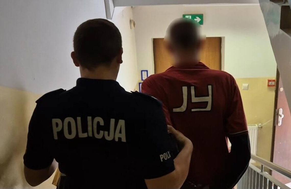 Syn groził matce śmiercią i miał się nad nią znęcać. 39-latek trafił do aresztu Syn groził matce śmiercią i miał się nad nią znęcać. 39-latek trafił do aresztu