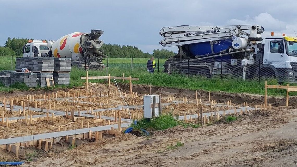 Syn nie żyje, ojciec nadal walczy o życie. Tragedia na budowie domu