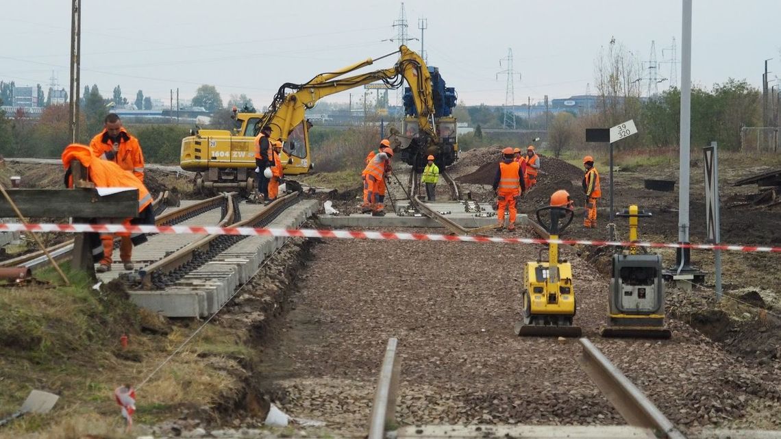 Sypnęli unijnymi pieniędzmi na przebudowę linii kolejowej Lubartów - Parczew Sypnęli unijnymi pieniędzmi na przebudowę linii kolejowej Lubartów - Parczew