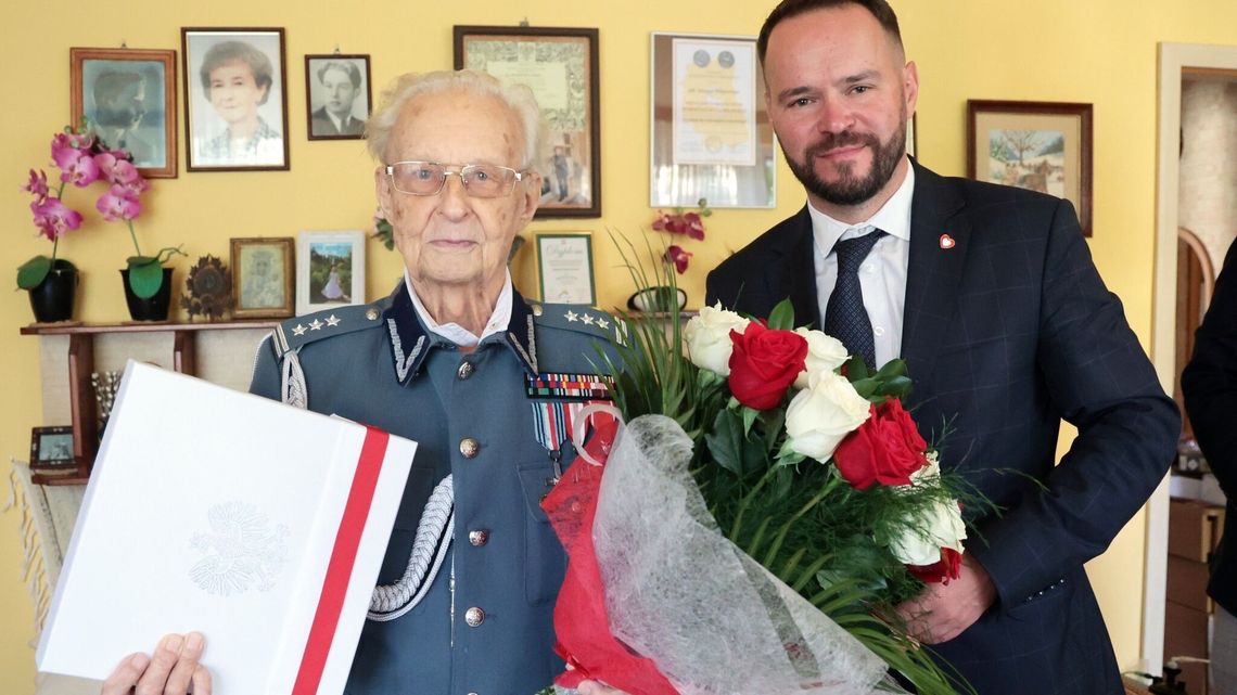 Szacunek i podziękowanie. Wojewoda odwiedził w Nałęczowie Jerzego Filipowicza, uczestnika Powstania Warszawskiego