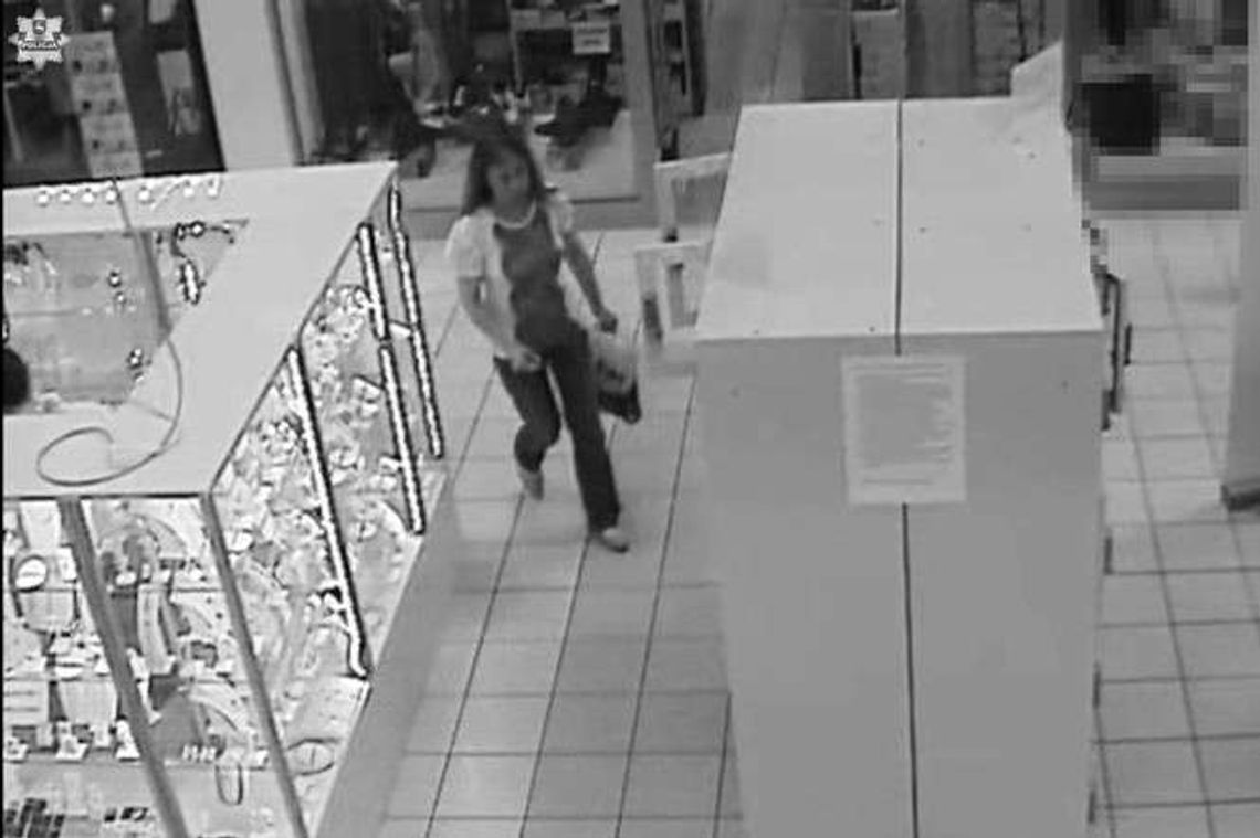 Szafka w hipermarkecie jest otwierana na kod. A ludzie wpisują ten sam