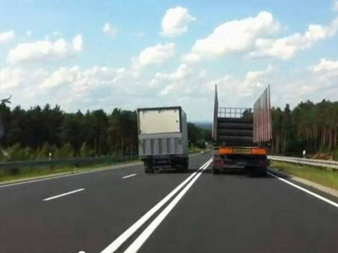 Szaleńcza jazda ciężarówki na \"drodze śmierci\" (wideo)