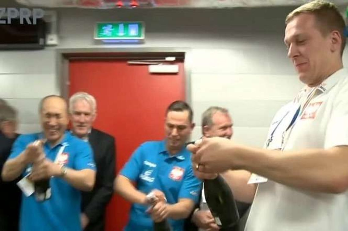 Szampan i krytyka od trenera. Tak było w szatni polskich piłkarzy ręcznych po awansie do Rio