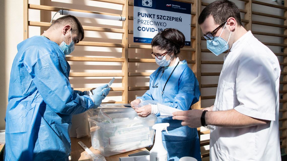 Szczepienia przeciw COVID-19. Zapisy dziś dla osób w wieku 38 i 39 lat