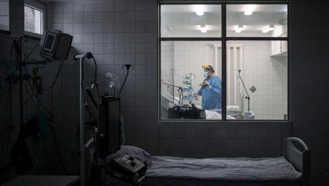 Szczyt zachorowań przed nami. "Brytyjska mutacja jest zdecydowanie bardziej zakaźna"