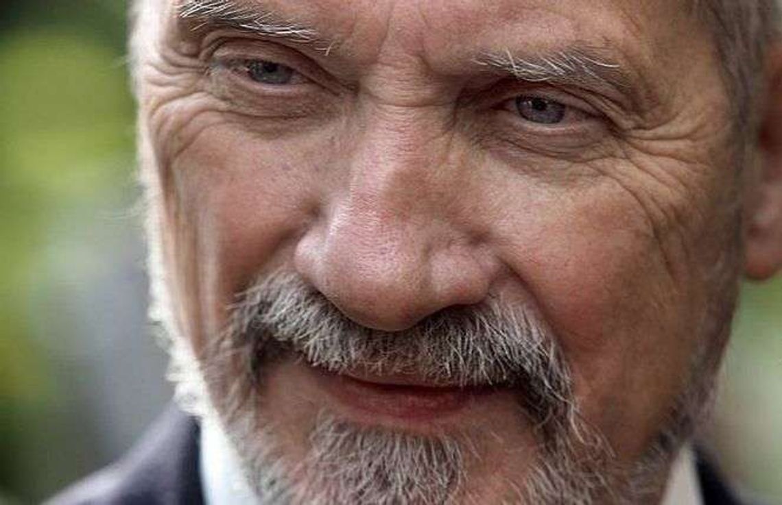 Szef MON wycofał wnioski o awanse generalskie. "Mamy taką brazylijską telenowelę" Szef MON wycofał wnioski o awanse generalskie. "Mamy taką brazylijską telenowelę"