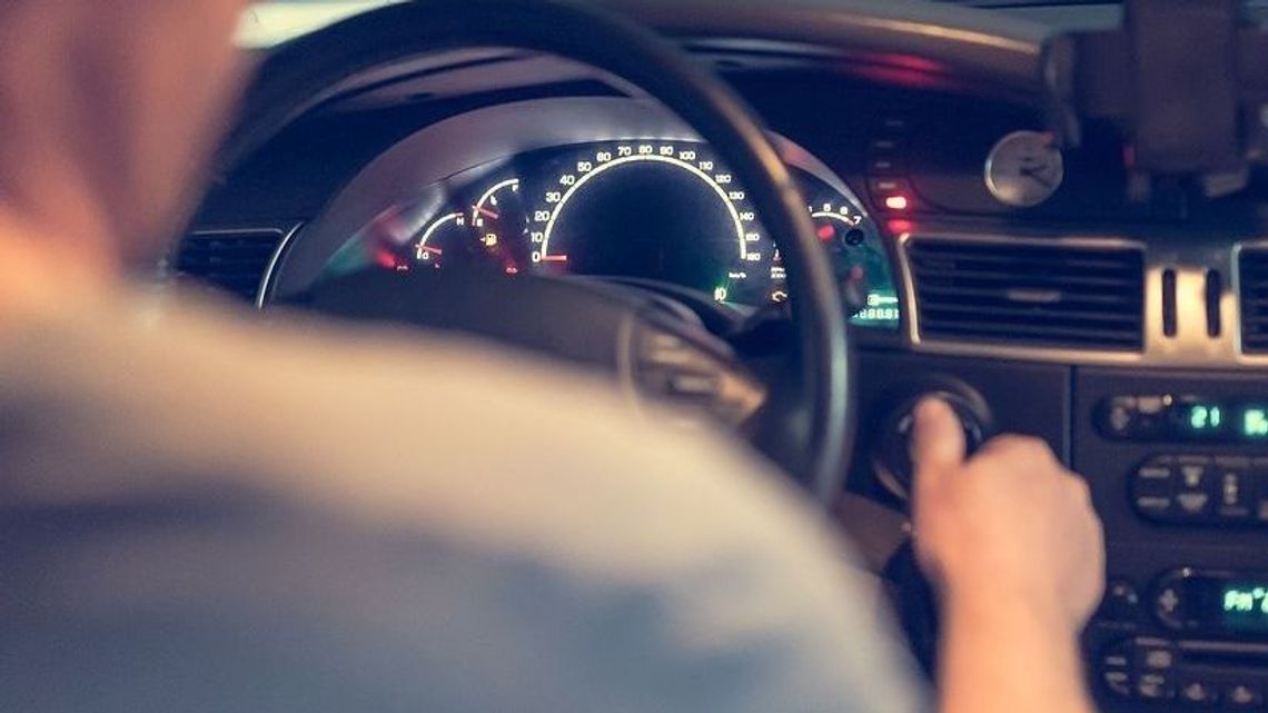 Szeryf na drodze ukarze cię srodze. Zajeżdżają drogę i wymierzają „sprawiedliwość” Szeryf na drodze ukarze cię srodze. Zajeżdżają drogę i wymierzają „sprawiedliwość”